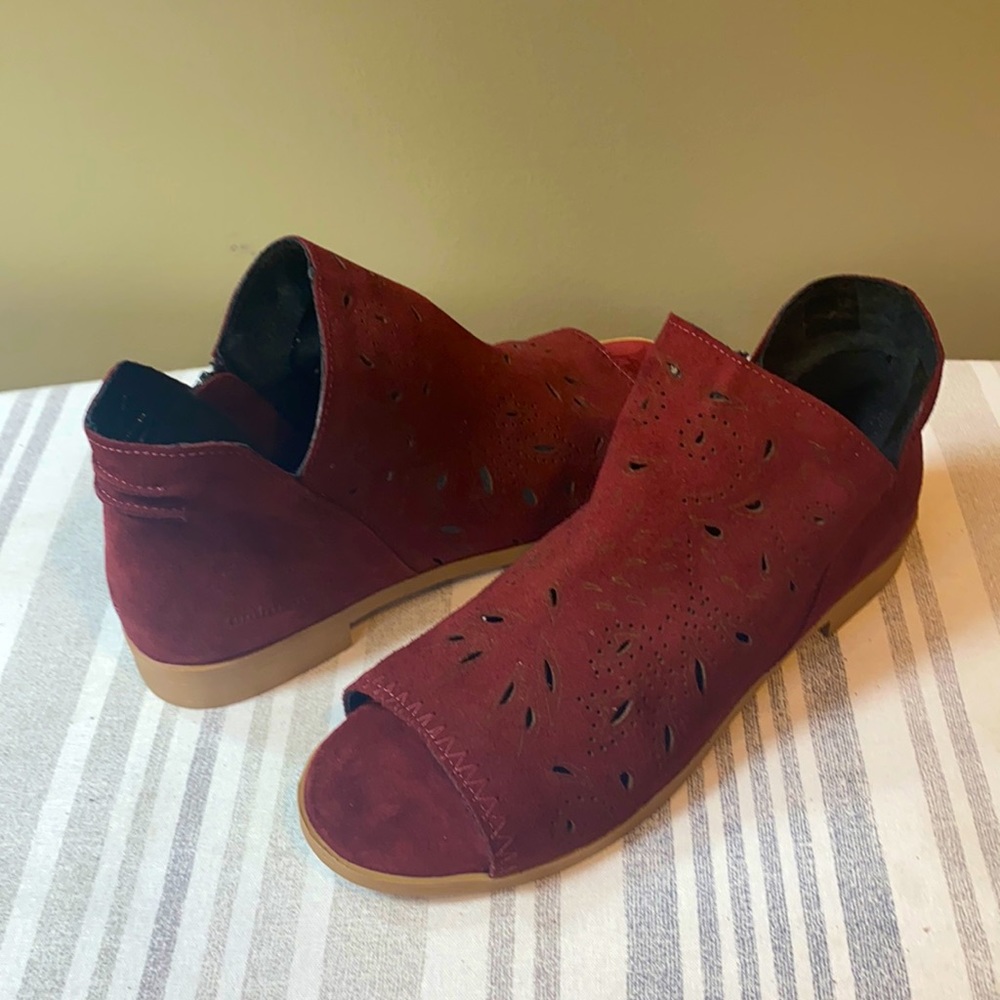 🌞 Really great Coolway suede booties perforated zippers 11